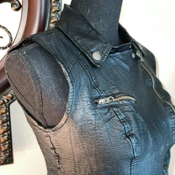 Rock & Republic Women’s Black Imitation Vegan Leather Lined Vest Small - Picture 8 of 16